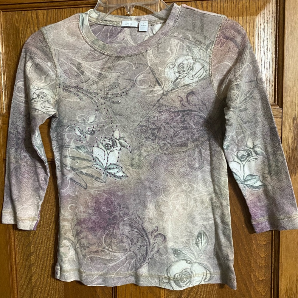 Apt 9 women’s shirt